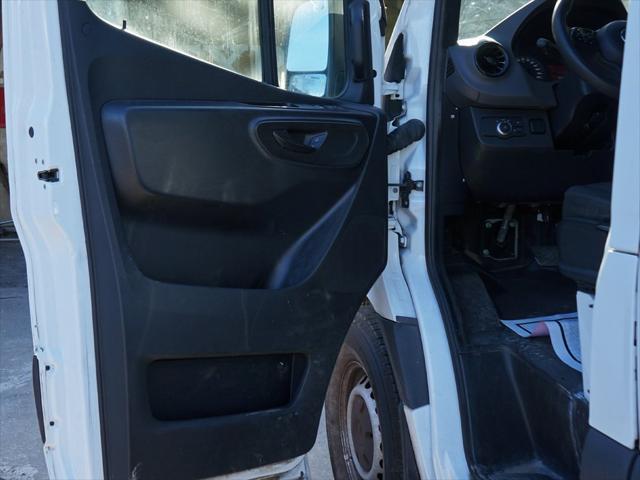 Photo of 2022 White Mercedes-Benz Sprinter 2500
