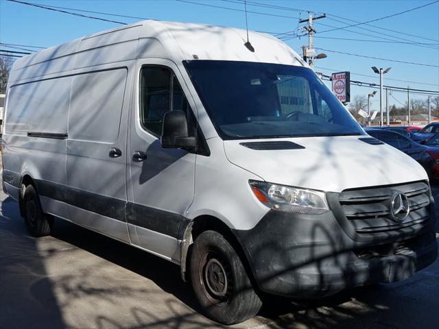 Photo of 2022 White Mercedes-Benz Sprinter 2500