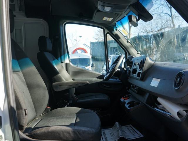 Photo of 2022 White Mercedes-Benz Sprinter 2500