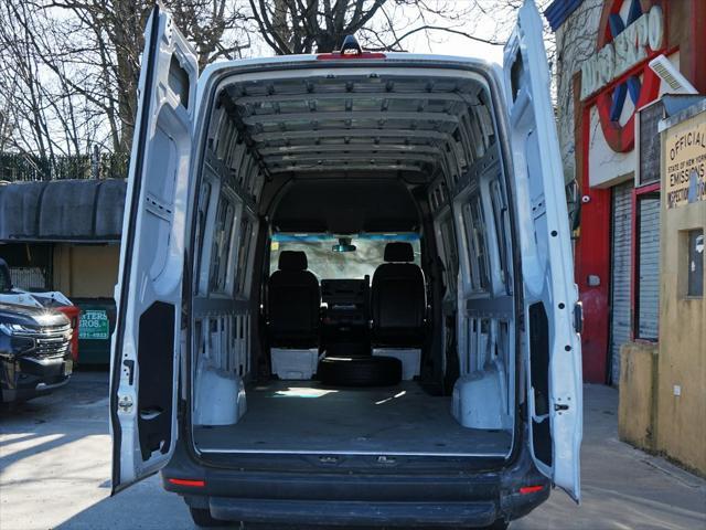 Photo of 2022 White Mercedes-Benz Sprinter 2500