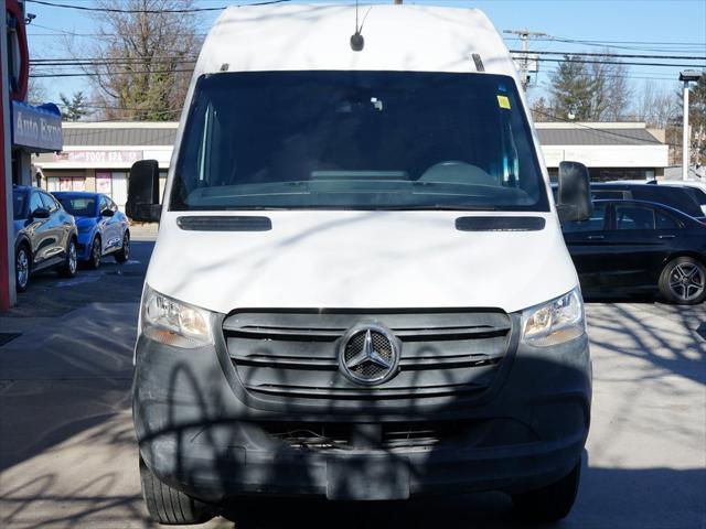 Photo of 2022 White Mercedes-Benz Sprinter 2500