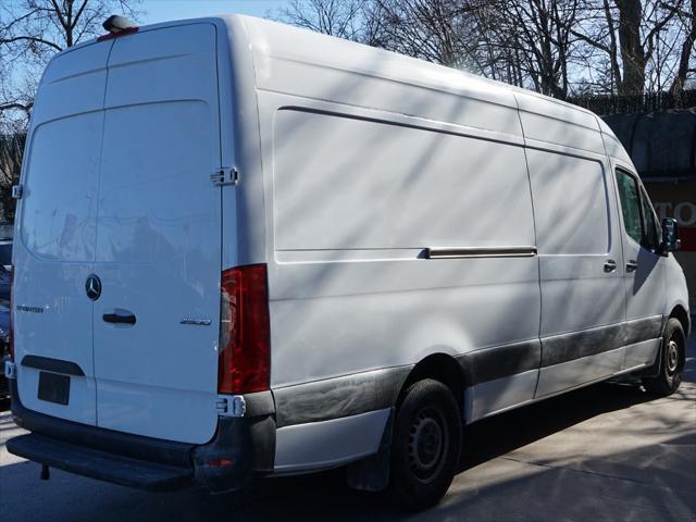 Photo of 2022 White Mercedes-Benz Sprinter 2500