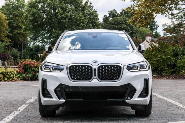 Photo of 2023 Alpine White BMW X4