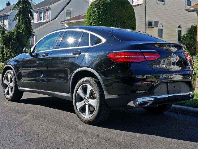Photo of 2019 Black Mercedes-Benz GLC 300