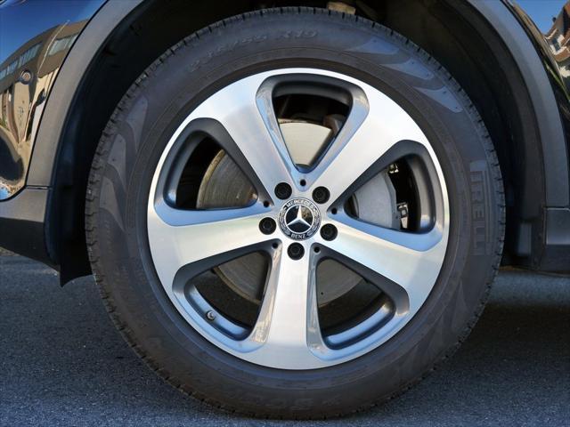 Photo of 2019 Black Mercedes-Benz GLC 300