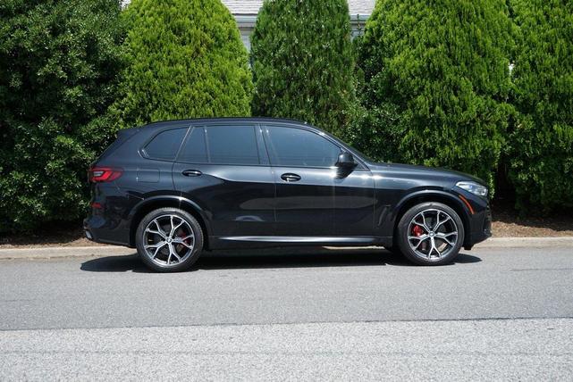 Photo of 2023 Black Sapphire Metallic BMW X5