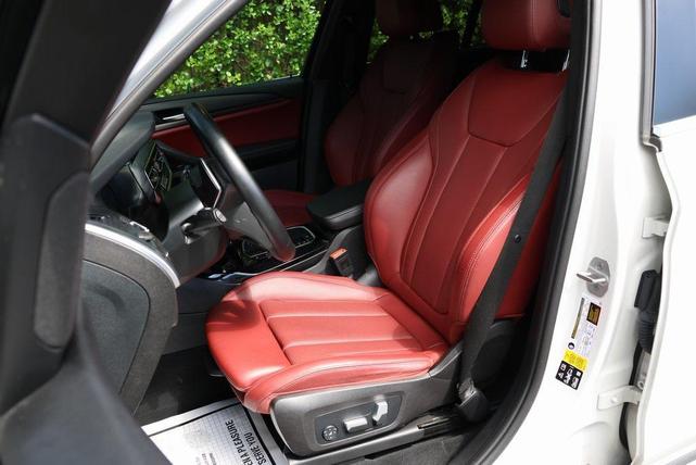 Photo of 2023 Mineral White Metallic BMW X3