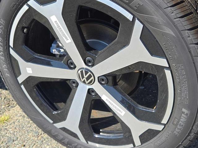 Photo of 2025 Alpine Grey Volkswagen Taos