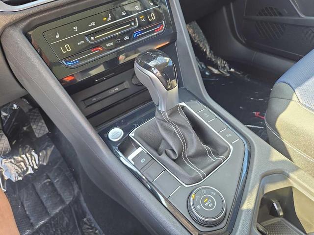Photo of 2025 Alpine Grey Volkswagen Taos