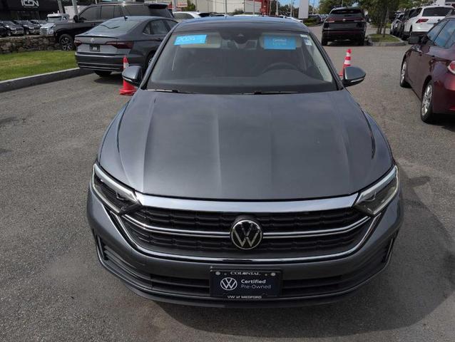 Photo of 2024 Platinum Gray Metallic Volkswagen Jetta