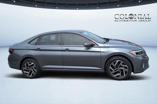 Photo of 2024 Platinum Gray Metallic Volkswagen Jetta