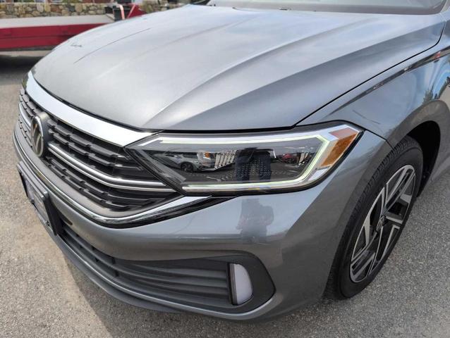 Photo of 2024 Platinum Gray Metallic Volkswagen Jetta