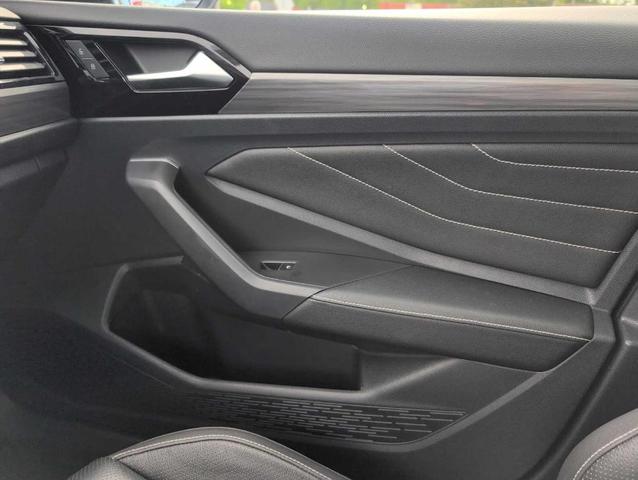 Photo of 2024 Platinum Gray Metallic Volkswagen Jetta