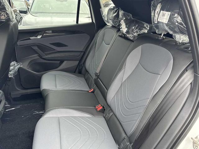 Photo of 2025 Opal White Pearl Effect Volkswagen Tiguan