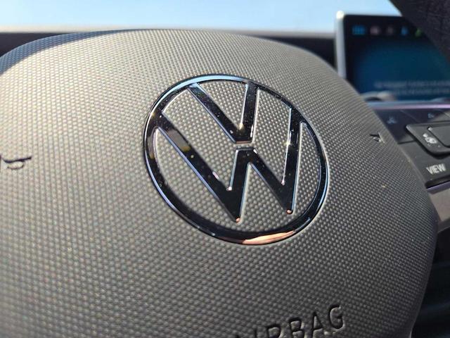 Photo of 2025 Opal White Pearl Effect Volkswagen Tiguan