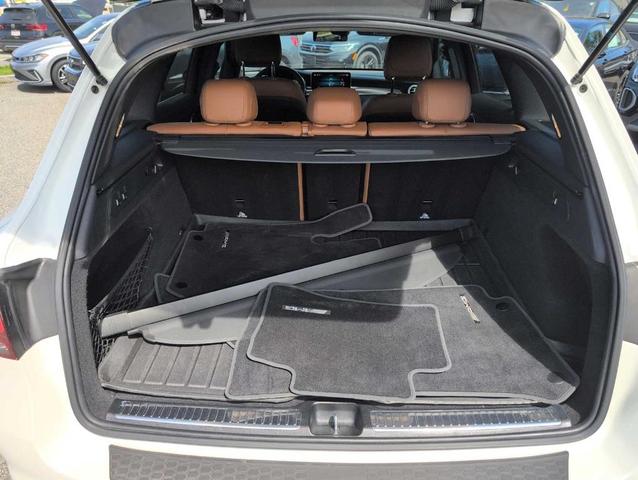 Photo of 2022 MANUFAKTUR Diamond White Metallic Mercedes-Benz AMG GLC 43