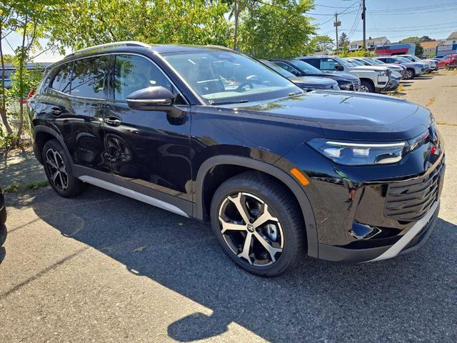 Photo of 2025 Deep Black Pearl Effect Volkswagen Tiguan
