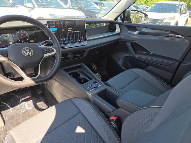 Photo of 2025 Deep Black Pearl Effect Volkswagen Tiguan