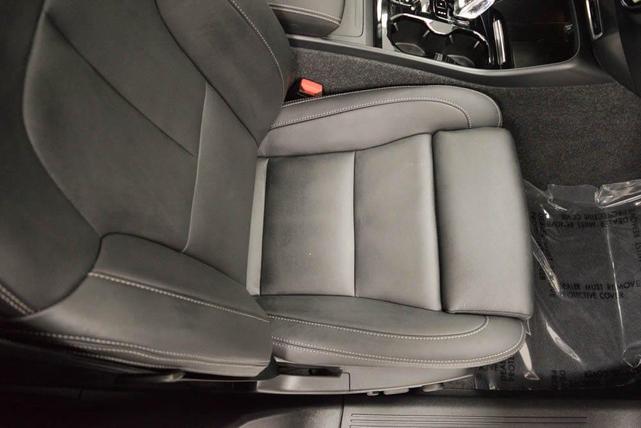 Photo of 2025 Gray Volvo XC40