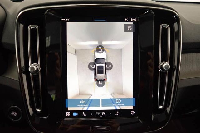 Photo of 2025 Gray Volvo XC40