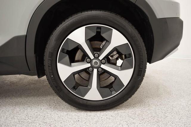 Photo of 2025 Gray Volvo XC40