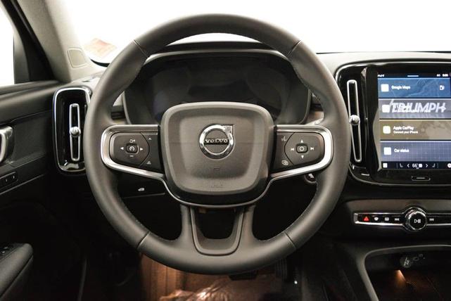Photo of 2025 Gray Volvo XC40