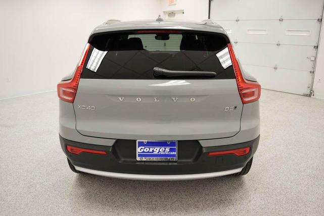 Photo of 2025 Gray Volvo XC40
