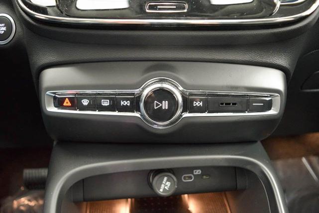 Photo of 2025 Gray Volvo XC40