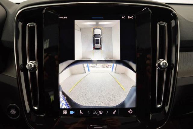 Photo of 2025 Gray Volvo XC40