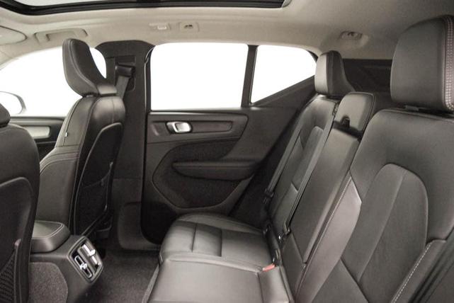 Photo of 2025 Gray Volvo XC40