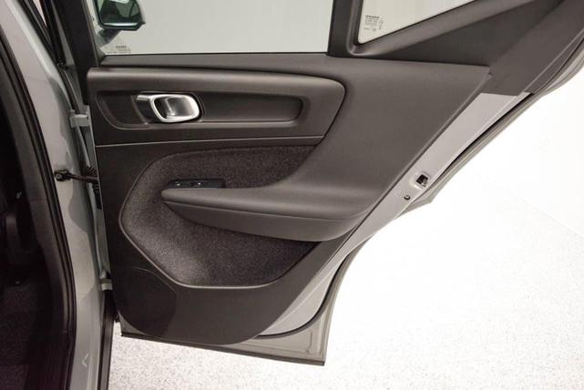 Photo of 2025 Gray Volvo XC40