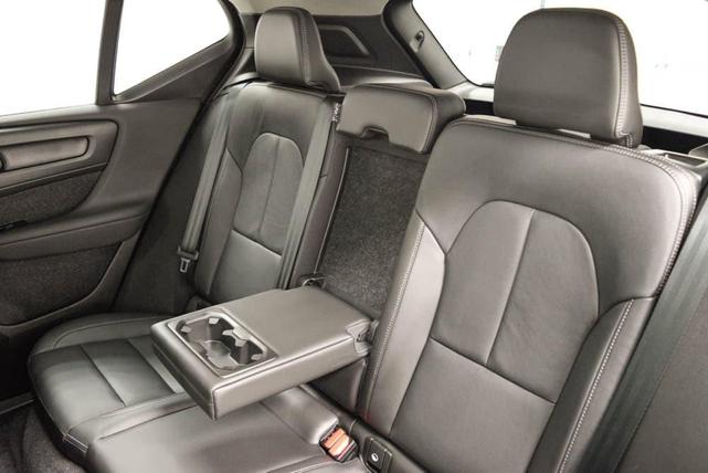 Photo of 2025 Gray Volvo XC40