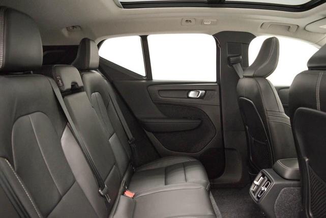 Photo of 2025 Gray Volvo XC40