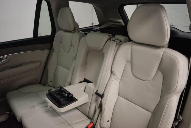Photo of 2026 Vapour Gray Volvo XC90 Plug-In Hybrid