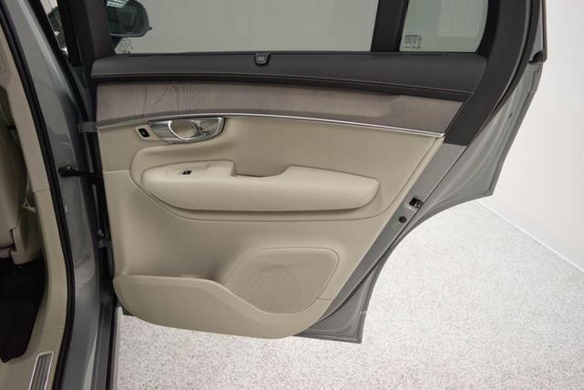 Photo of 2026 Vapour Gray Volvo XC90 Plug-In Hybrid