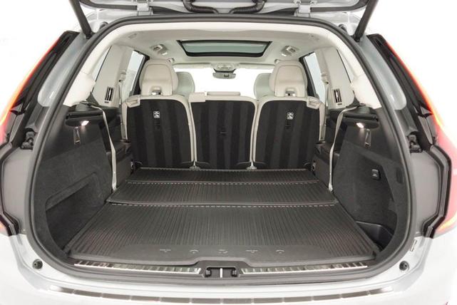 Photo of 2026 Vapour Gray Volvo XC90 Plug-In Hybrid