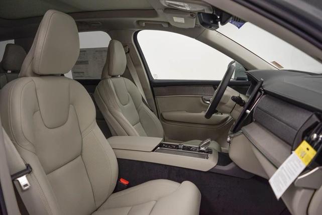 Photo of 2026 Vapour Gray Volvo XC90 Plug-In Hybrid