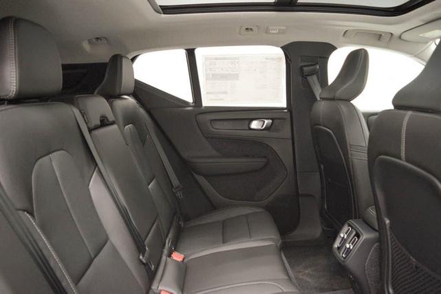 Photo of 2025 Silver Volvo XC40