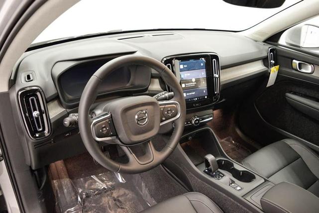 Photo of 2025 Silver Volvo XC40