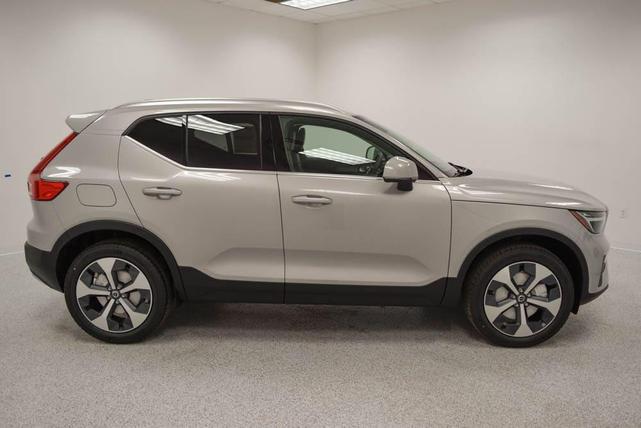 Photo of 2025 Silver Volvo XC40