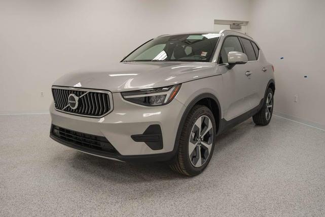 Photo of 2025 Silver Volvo XC40