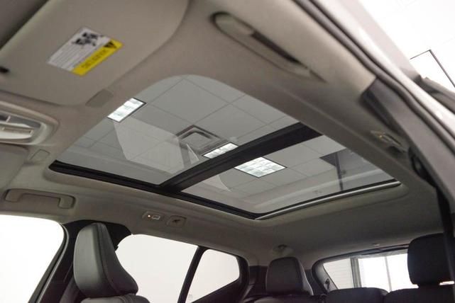 Photo of 2025 Silver Volvo XC40