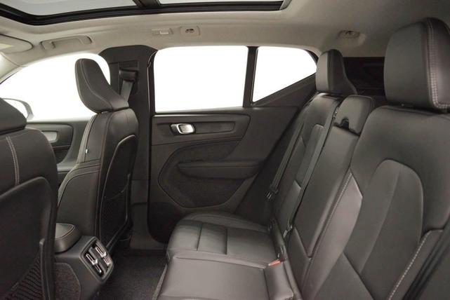 Photo of 2025 Silver Volvo XC40