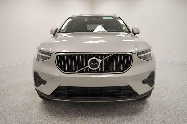 Photo of 2025 Silver Volvo XC40