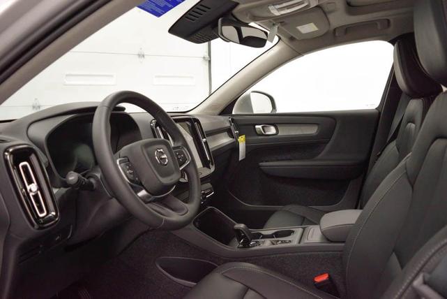 Photo of 2025 Silver Volvo XC40