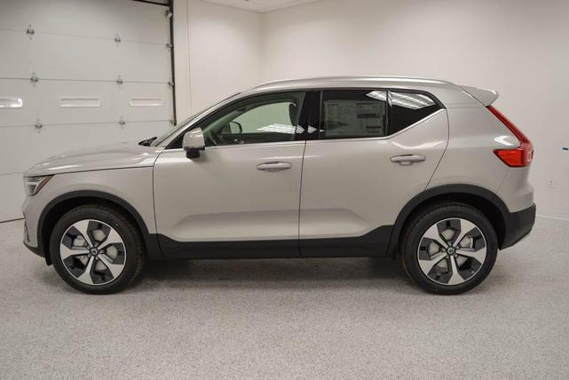 Photo of 2025 Silver Volvo XC40