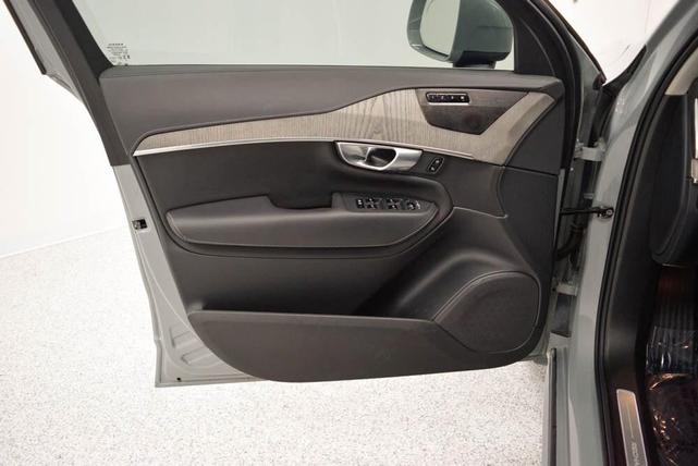 Photo of 2024 Vapour Grey Volvo XC90 Recharge Plug-In Hybrid