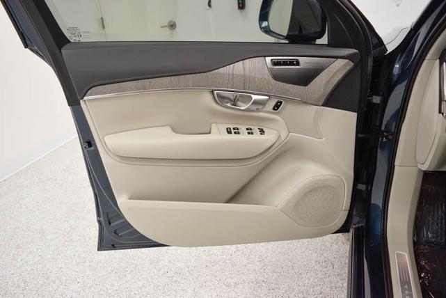 Photo of 2024 Denim Blue Volvo XC90