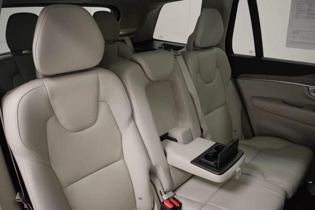 Photo of 2024 Crystal White Volvo XC90