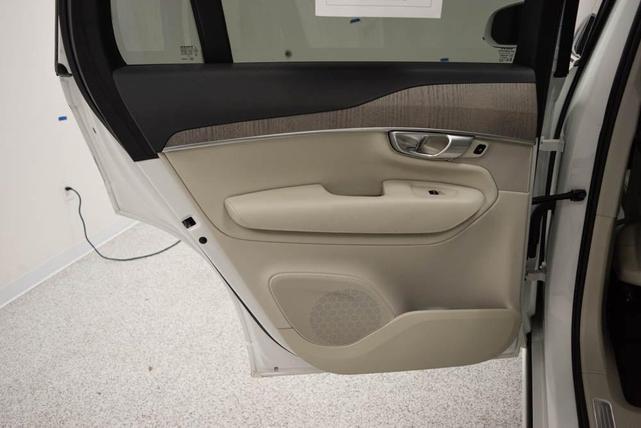 Photo of 2024 Crystal White Volvo XC90